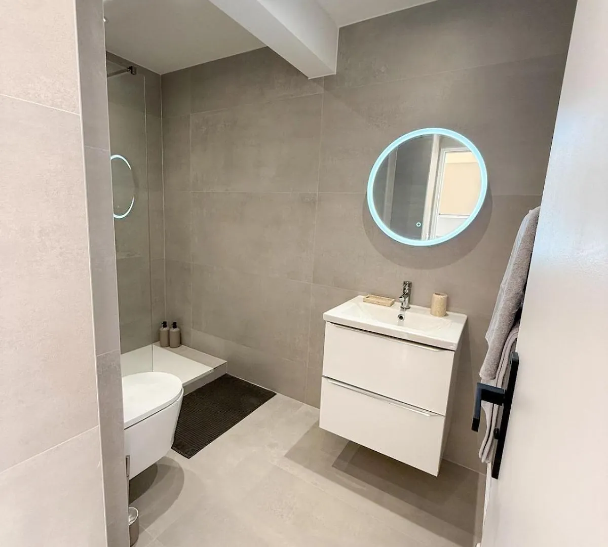 Apartment Port De Nice, Appartement 4Pers Emplacement Ideal Tout Equipe Balcon